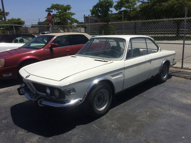 1969 BMW 2-Series (White/Blue)