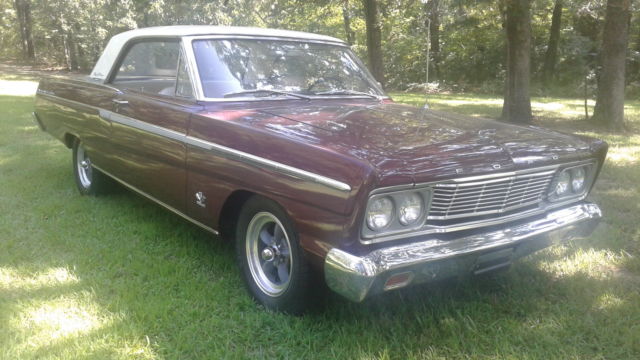 1965 Ford Fairlane (Red/White)