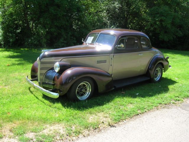 1939 Pontiac MODEL 25 COUPE (Brown/Tan/Tan)