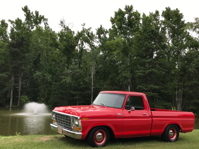 1979 Ford F-100 (Red/Black)