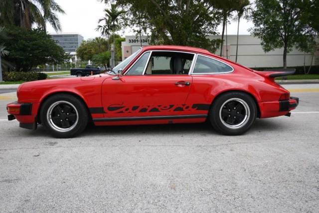 1975 Porsche 911 (Red/Black)