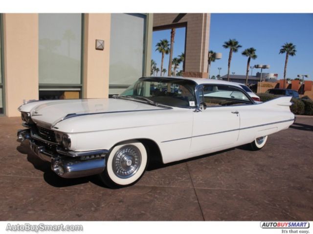 1959 Cadillac DeVille (White/Tan)