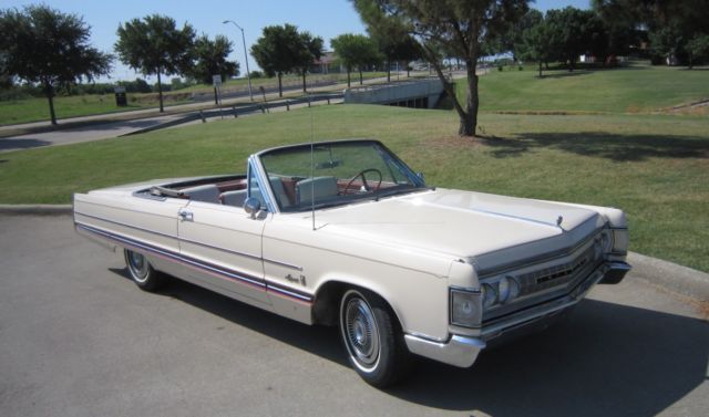 1967 Chrysler Imperial (Ivory/Red and White)