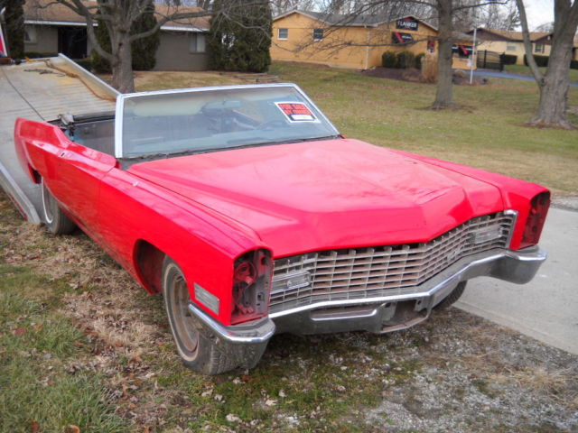 1967 Cadillac Convertible (Red/off white)
