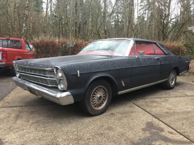 1966 Ford Galaxie (Black/Red)