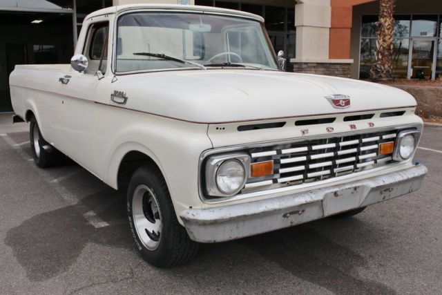 1963 Ford F-250 (White/Red)