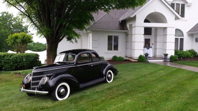 1938 Ford 85 Coupe (Black/Brown)