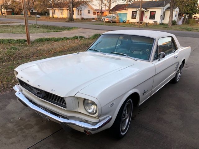 1966 Ford Mustang (White/White & Turquoise)