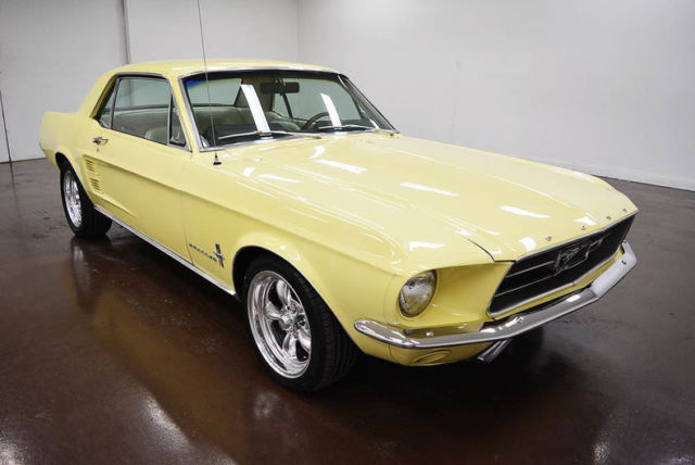 1967 Ford Mustang (Yellow/White)