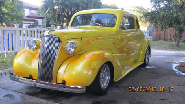 1937 Chevrolet Chevrolet 1937 Business Coupe (Yellow with subtle flames/Brown/beige)