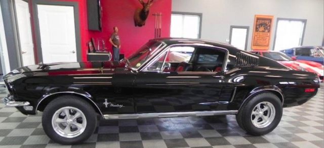1968 Ford Mustang (black/red with white profiles)