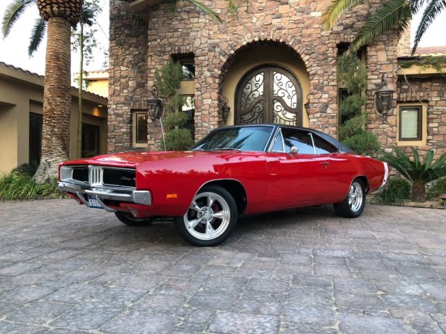 1969 Dodge Charger (Red/Tan)