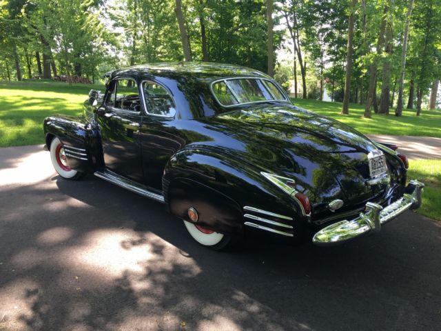 1941 Cadillac Deluxe (Black/Tan)