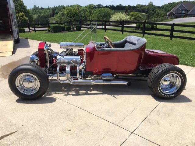1923 Ford Model T (Candy Apple Red/Gray with Red Piping)