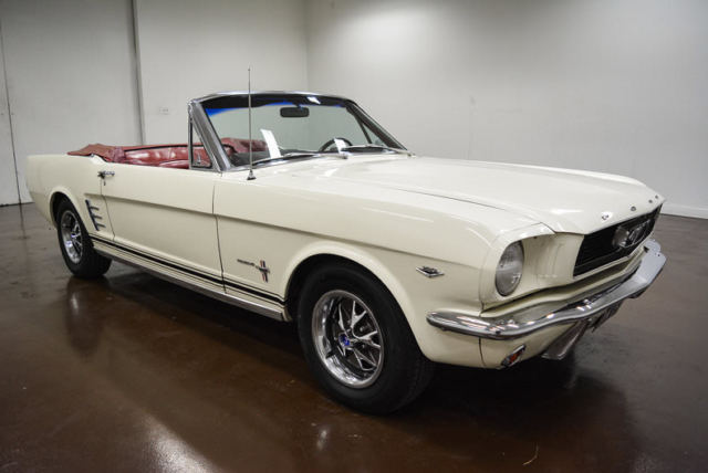 1966 Ford Mustang (White/Red)
