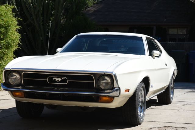 1971 Ford Mustang (White/Black)
