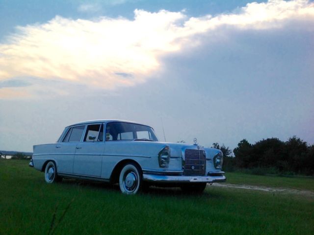 1966 Mercedes-Benz S-Class (Papyrus White/Red Tex)