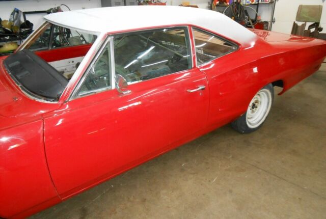 1969 Dodge Coronet (Red/White)