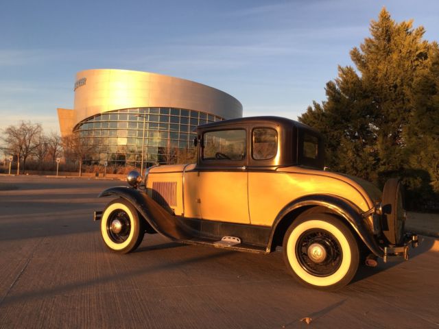 1931 Ford Model A (Yellow/Black)