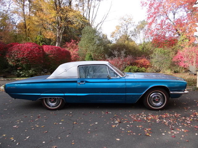 1966 Ford Thunderbird (Blue Metallic/Dark Blue and white contrast)