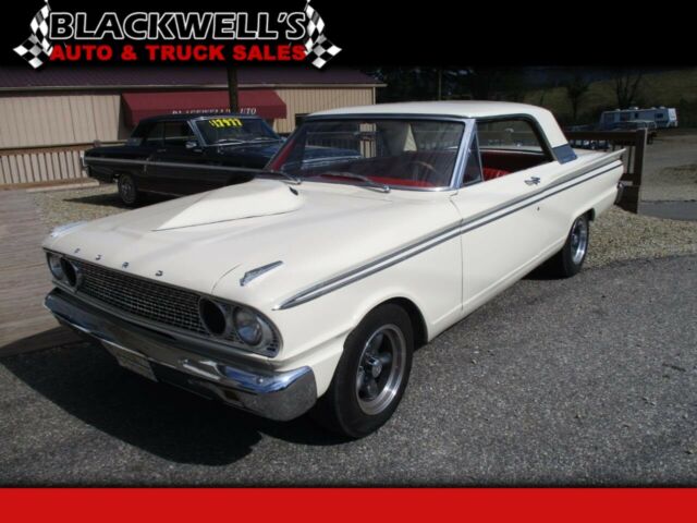 1963 Ford Fairlane (White/Red)