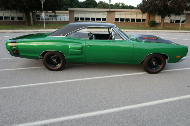1969 Dodge Coronet (Green/Black)