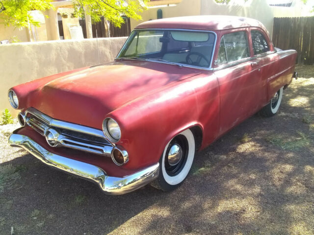 1952 Ford Fairlane (Red/White)