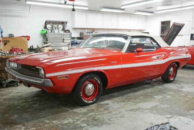 1970 Dodge Challenger (Red/Red)