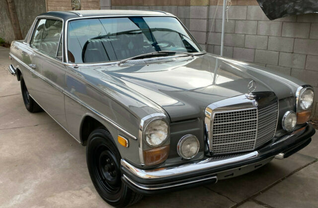 1970 Mercedes-Benz 200-Series (Gray/Black)