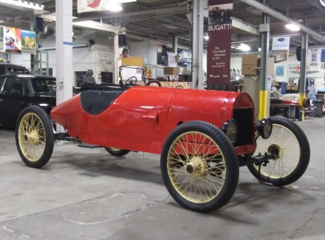 1915 Ford Model T (Red/Black)