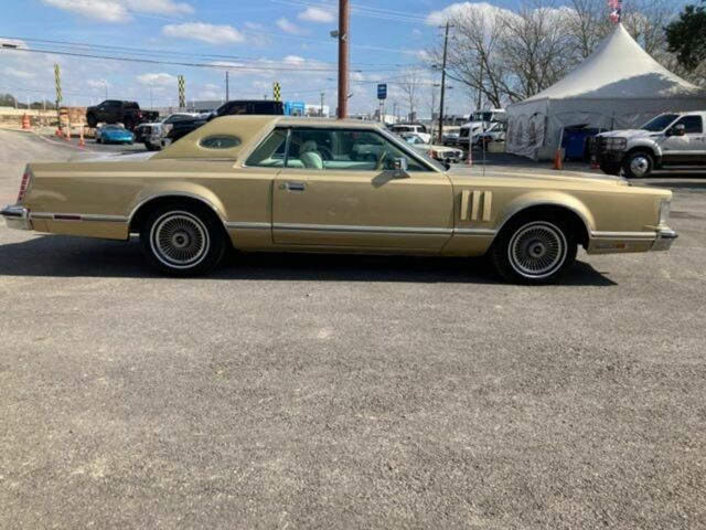 1979 Lincoln Continental (Gold/White)