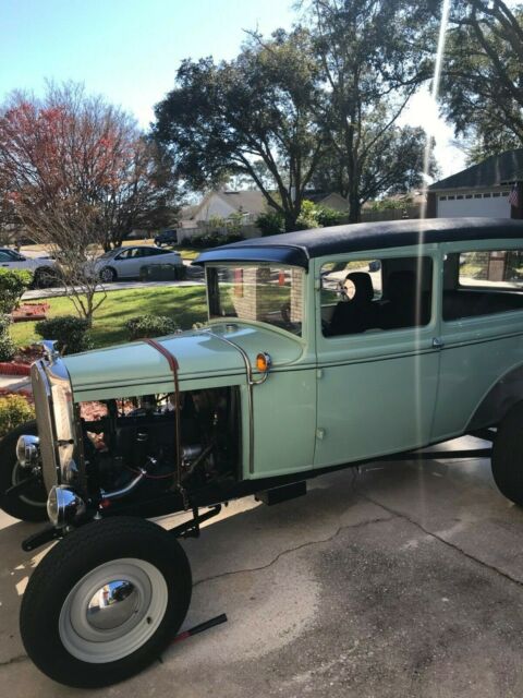 1931 Ford Model A (Teal/White)