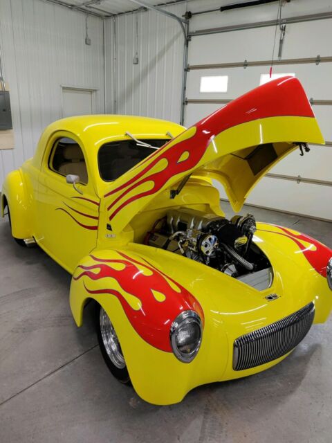 1941 Willys outlaw coupe (Yellow/Black)