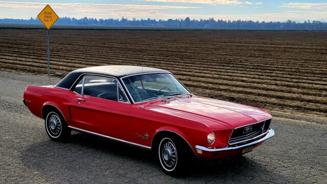 1968 Ford Mustang Base Coupe (Red/Black)