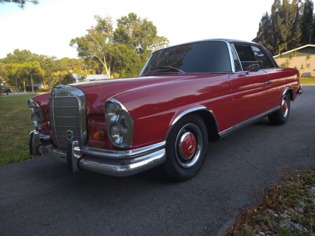 1966 Mercedes-Benz 200-Series (Red with black op/Red)