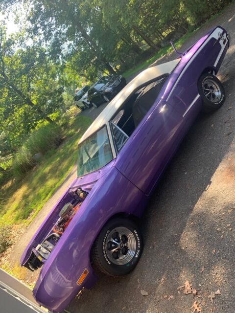 1970 Dodge Super Bee (Purple/Black)