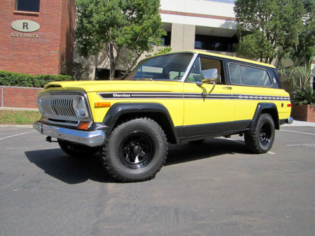 1977 Jeep Cherokee (YELLOW/TAN)