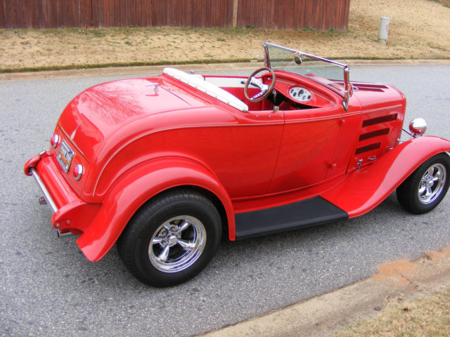 1932 Ford Model A (Red/White)