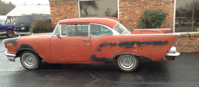 1957 Chevrolet Bel Air/150/210 (Pearl White/Beige)