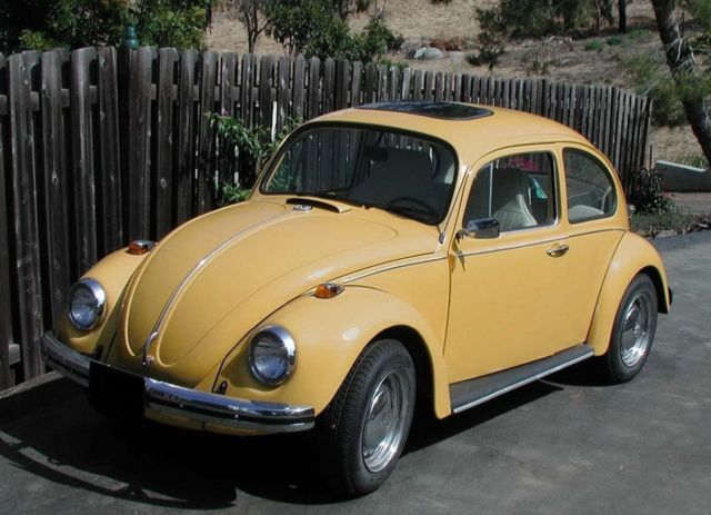 1969 Volkswagen Beetle - Classic (Sunny Yellow/White)
