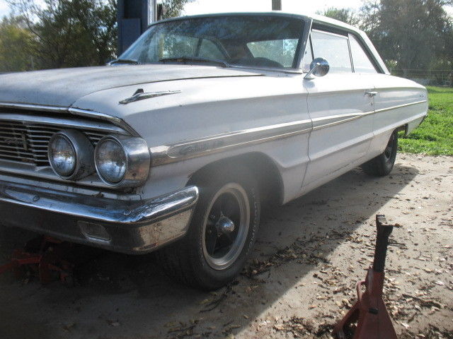 1964 Ford Galaxie (White/Red)
