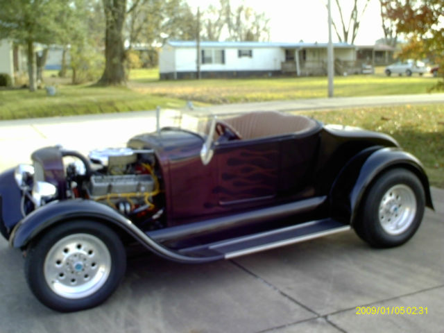 1929 Ford Model A (BLACK CHERRY/Tan)