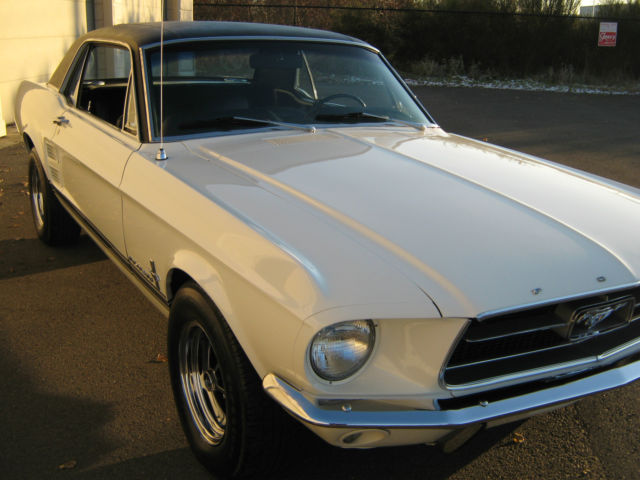 Seller of Classic Cars - 1967 Ford Mustang (White/Black)