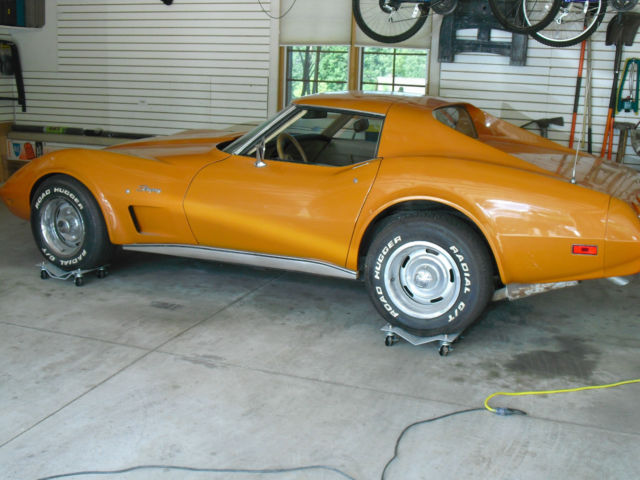 1974 Chevrolet Corvette (Classic Orange/Beige)