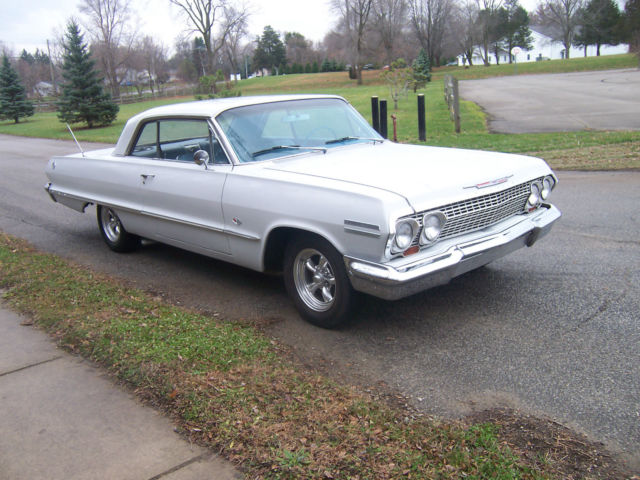 1963 Chevrolet Impala (White/Blue)