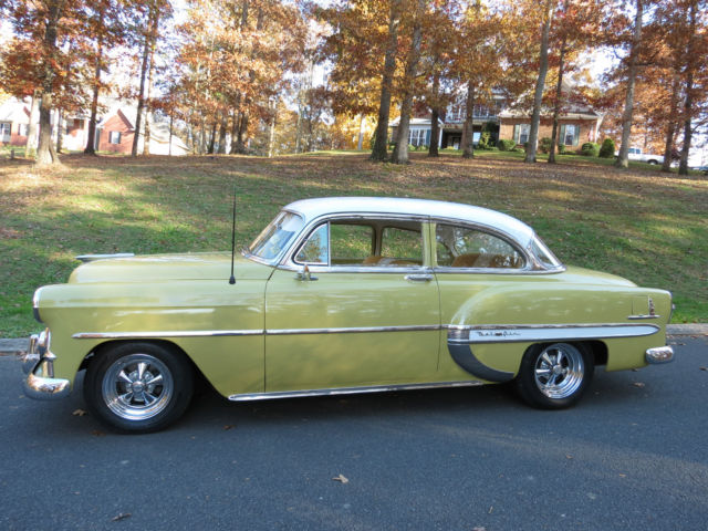 1953 Chevrolet Bel Air/150/210 (Yellow/Yellow and White)