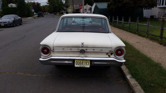 1963 Ford Falcon (White/Red)