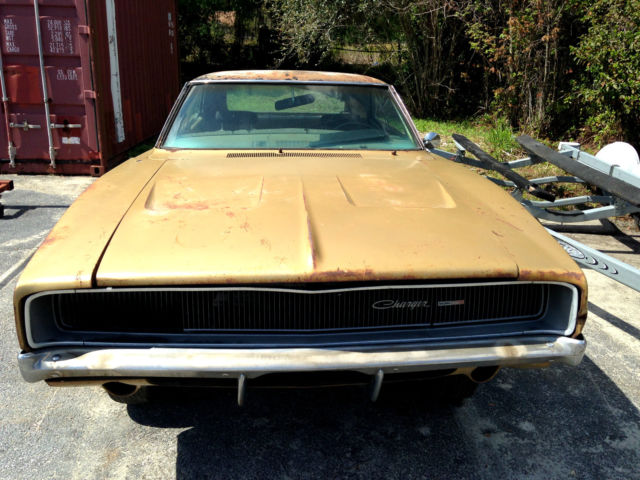 1968 Dodge Charger (Gold/Tan)