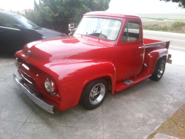 1953 Ford F-100 (Red/Tan)