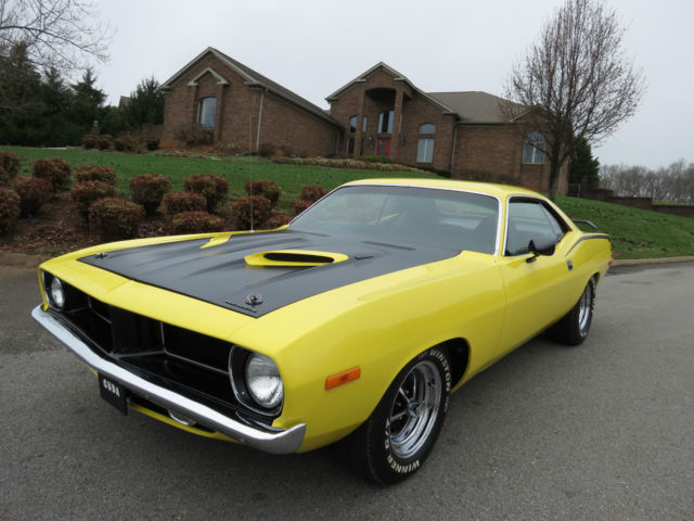 1972 Plymouth Barracuda (Yellow and black/Black)